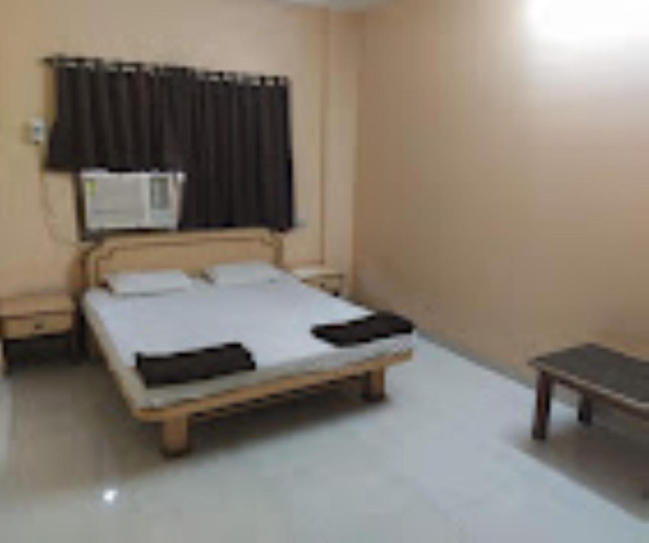 Hotel Pritam Palace , Dhule Buitenkant foto