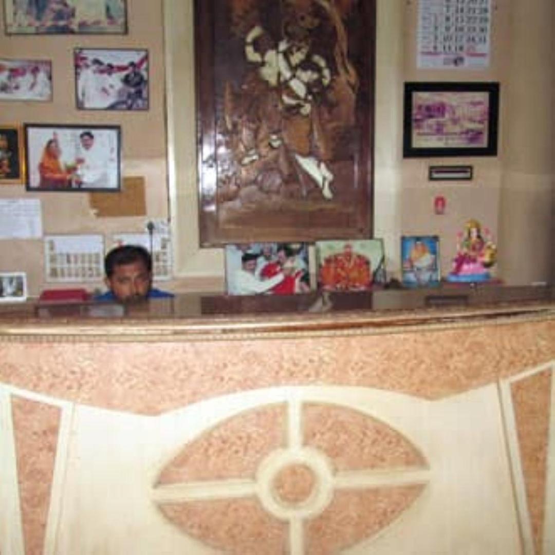 Hotel Pritam Palace , Dhule Buitenkant foto
